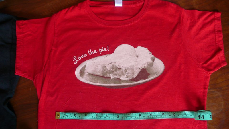 Illustration for article titled How To Turn A T-Shirt Into A Pillow